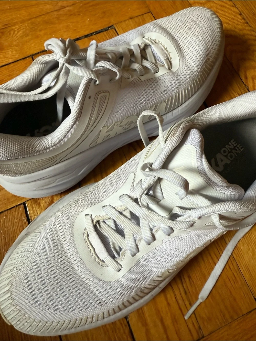 Hoka all white Bondi 7 Women’s 8.5 - Picture 8 of 10